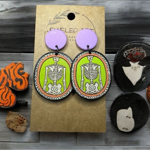 JEWELED ART Spooky Skeleton Oval Earrings Hand Painted Wood Halloween - Picture 1 of 3